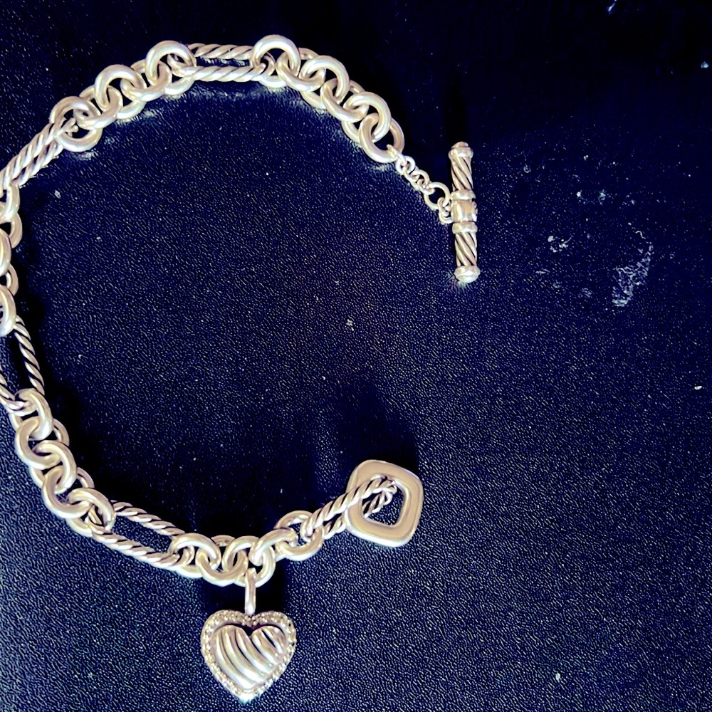 Authentic David Yurman Diamond heart bracelet ♥️